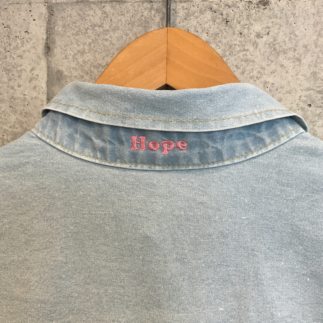Hope刺繍入りオーバーサイズデニムシャツ