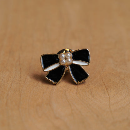 Pin brooch　Ribbon